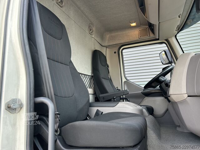 Koffer DAF LF 230 FA / 12 Ton / 215 dkm / Navi / Camera / ...