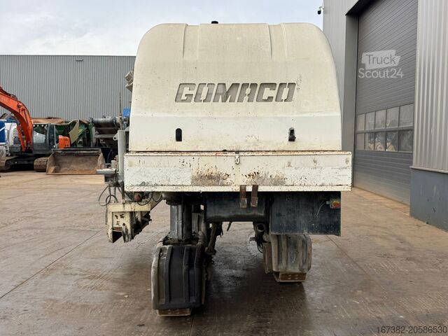 Paver Gomaco GT3400 Concrete Slipform Paver