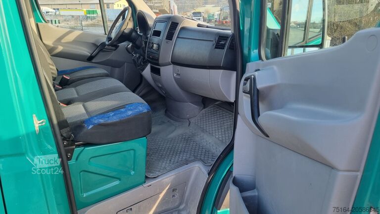 Ciężarówka z platformą Mercedes-Benz 313 Sprinter