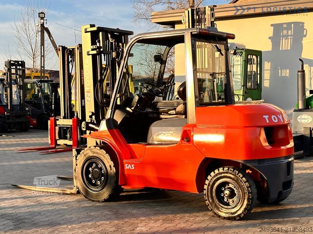 Gaffeltruck Toyota 42-4FD40 / DIESEL / 4500KG / DUPLEX / FO