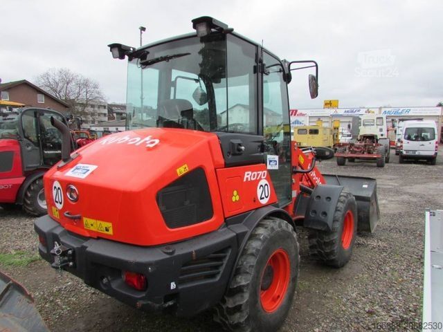 Chargeuse sur pneus KUBOTA R 070 Radlader 35.800 EUR