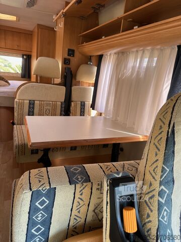 Autocaravana semiintegrada Hobby 650 FSE