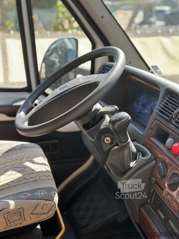 Autocaravana semiintegrada Hobby 650 FSE