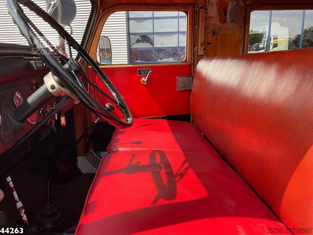 Ugunsdzēsēju mašīna Mercedes-Benz LF 311 Oldtimer Feuerwehrfahrzeug Just 35.940 km!