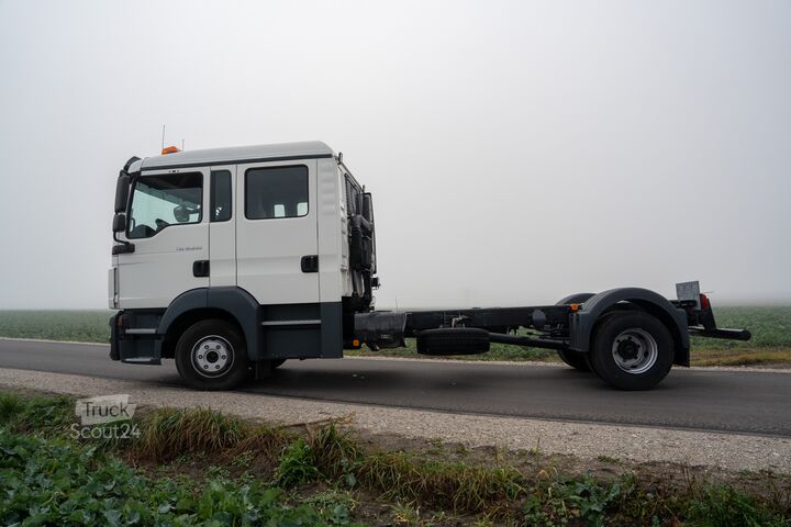 Truck chassis MAN TGL12.250 DoKa