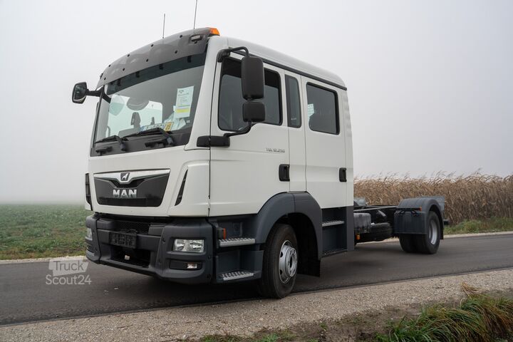 Châssis de camion MAN TGL12.250 DoKa