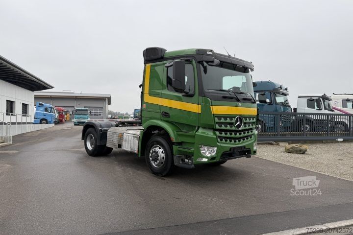 Tractor estándar Mercedes-Benz Arocs 1848 4x4H Kipphydraulik / Swiss-Vehicle