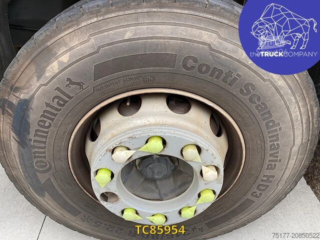 Chassis with cab Volvo FMX 370