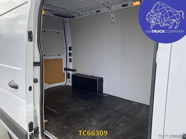 Panel van Nissan Interstar 130.35 L2H2
