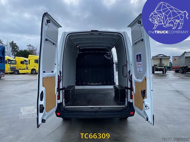 Panel van Nissan Interstar 130.35 L2H2