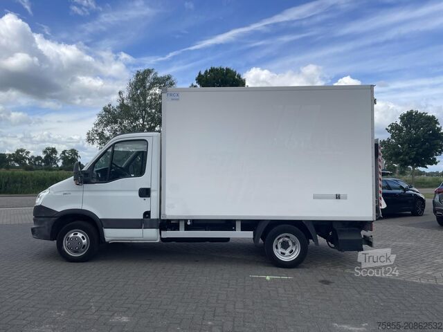 Box body Iveco Daily 35C11 Closed Box / 88.000 KM Original / ...