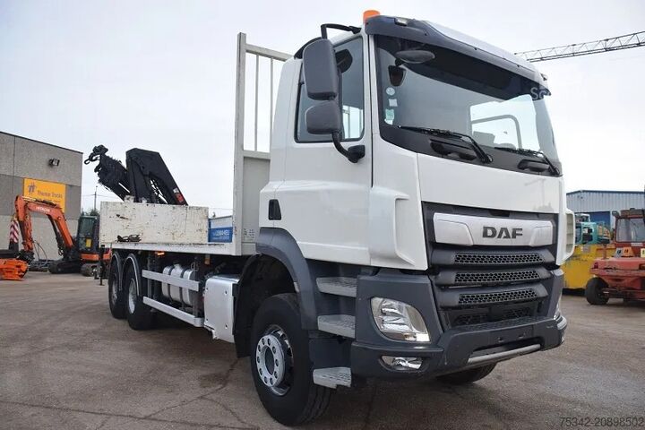 Camion cu macara DAF CF 530