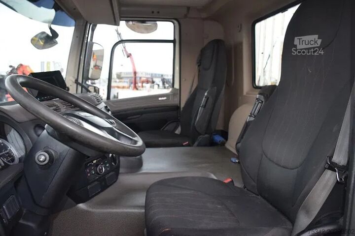 Camion cu macara DAF CF 530