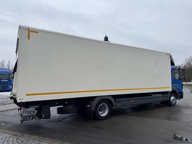 Atego 1218 L carrocería caja, 8,10 m, plataforma elevadora, automático Mercedes-Benz Atego 1218 L Koffer 8,10m LBW, Automatik