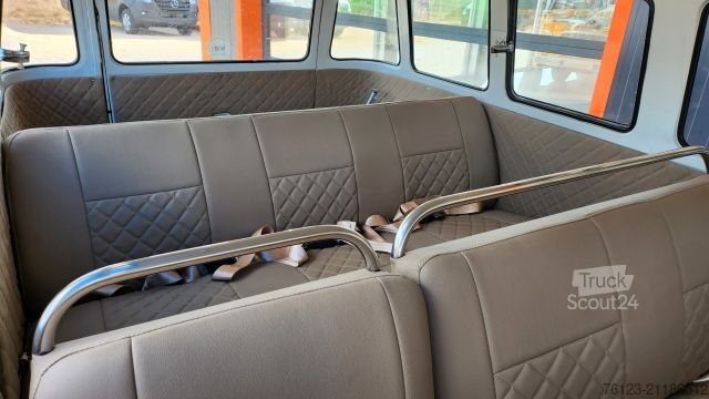 Minibus VOLKSWAGEN T 1 Samba mit Safarifenster