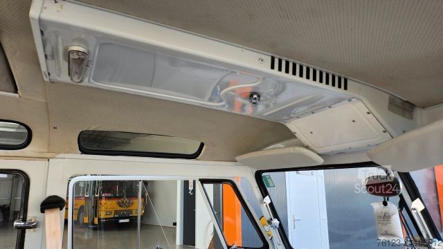 Minibus VOLKSWAGEN T 1 Samba mit Safarifenster