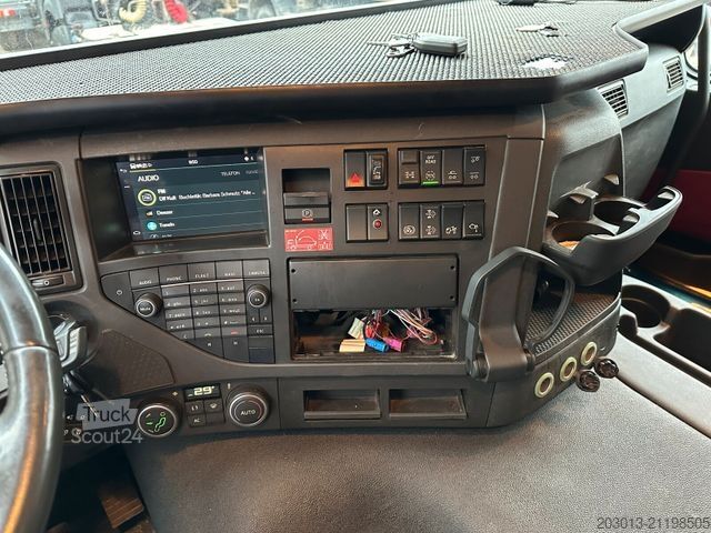 Кран, монтиран на камион VOLVO 450 8x4 Abrollkipper MEILLER Kran PENZ 17L8.50R