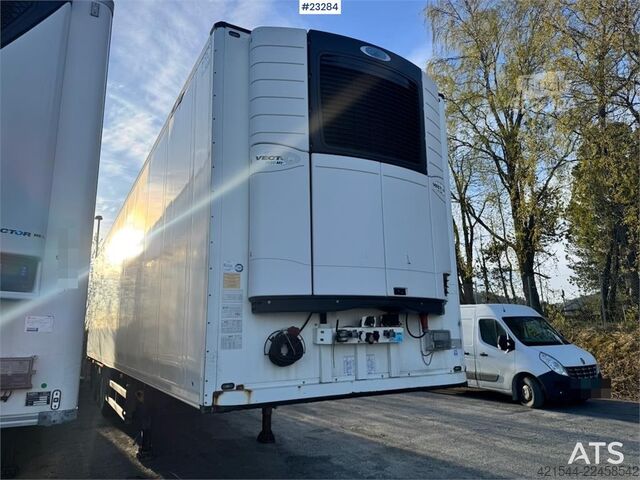 Valigia Schmitz box semi-trailer with fridge/freezer unit – load b