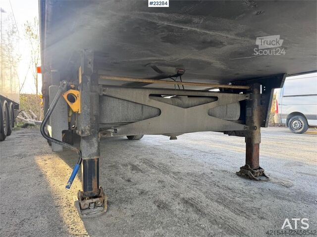 Valigia Schmitz box semi-trailer with fridge/freezer unit – load b