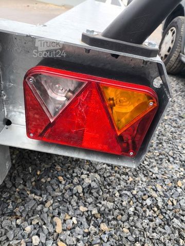 Remolque de plataforma baja TEMARED Builder 152x300cm 2,7t,Baumaschinentransporter