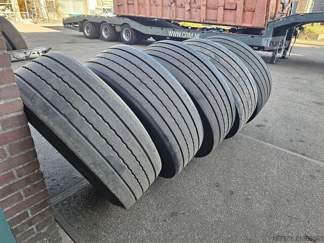 2015 CONTINENTAL | 385/65 R 22.5. Conti Hybrid HT 3 | uz viegla metāla diska. CONTINENTAL | 385/65 R 22.5. Conti Hybrid Ht 3 |on light metal rim.