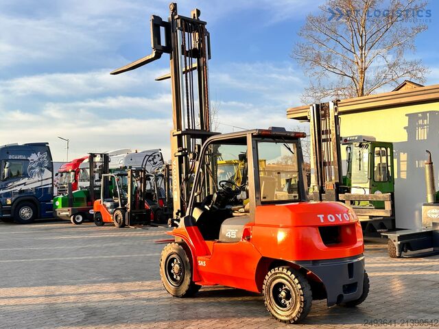 Gabelstapler Toyota 42-4FD40 / DIESEL / 4500KG / DUPLEX / FO