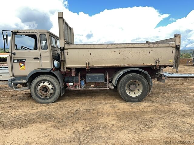 Самосвал Renault M180