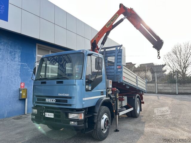 Háromutas billenős teherautó daruval Iveco Eurocargo 150e18