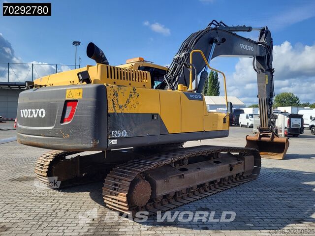Pelle sur chenilles Volvo EC250 D L
