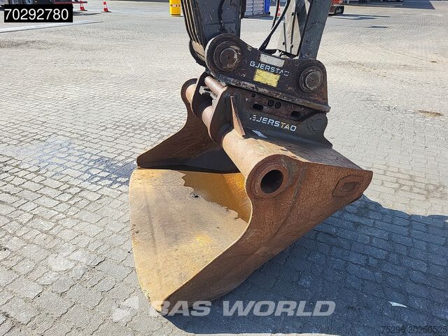 Pelle sur chenilles Volvo EC250 D L
