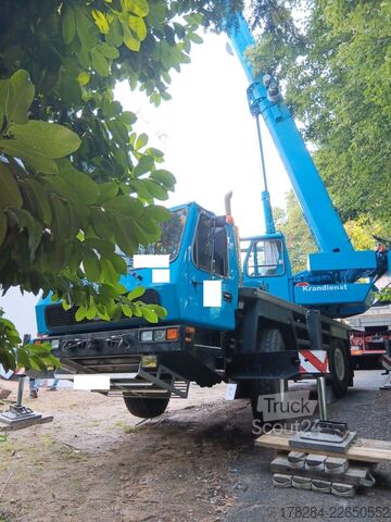 Kravas automašīnai uzstādīts celtnis GROVE GMK 2035 Double Fly Jib 48 Meter  4*4