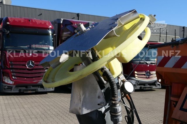 Camión portacontenedores de gancho Boschung Salzstreu Wechselaufbau