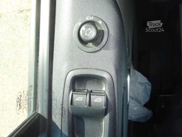 Kamper FORD Nugget 170PS Autm. Aufstelldach Markise AHK ACC