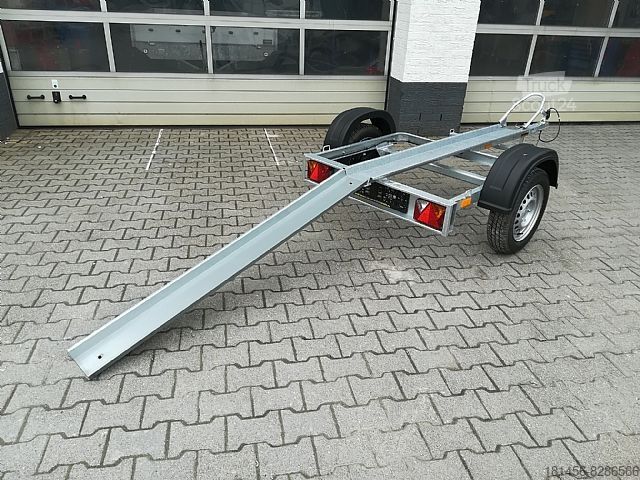 Avtomobilska prikolica Martz 1er Motorradanhänger v trailershop. de hochkant
