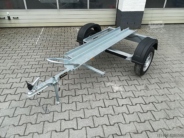 Avtomobilska prikolica Martz 1er Motorradanhänger v trailershop. de hochkant