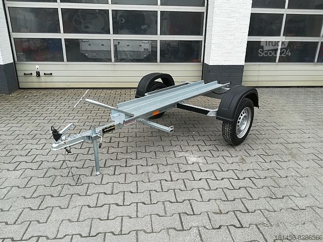 Avtomobilska prikolica Martz 1er Motorradanhänger v trailershop. de hochkant