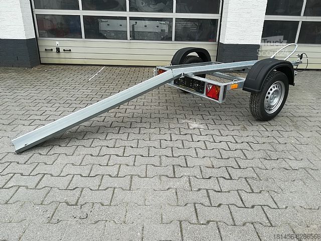 Avtomobilska prikolica Martz 1er Motorradanhänger v trailershop. de hochkant