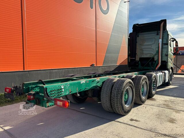 Кабіна шасі Volvo FH 16 750 8x4/4 PTO / CHASSIS L=7617 mm