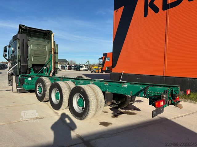 Кабіна шасі Volvo FH 16 750 8x4/4 PTO / CHASSIS L=7617 mm