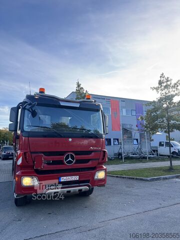 Camion à benne basculante Mercedes-Benz 4146