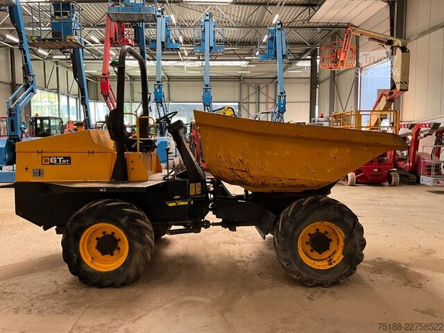 Véhicule à benne JCB 6 TST
