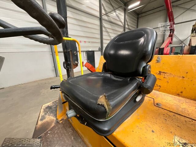 Véhicule à benne JCB 6 TST