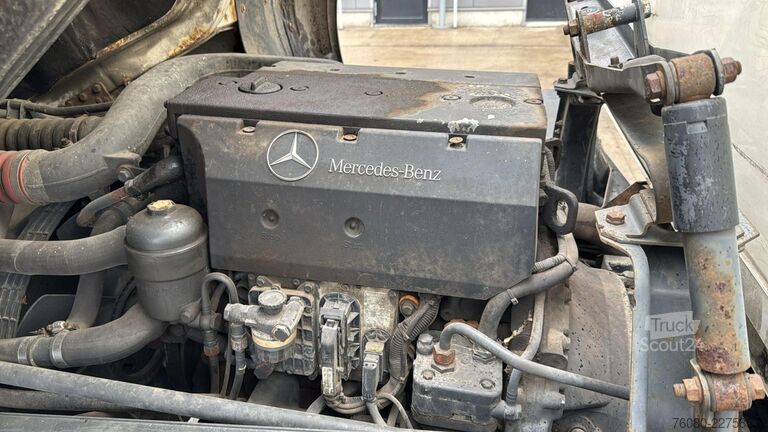 Benne fermée Mercedes-Benz SK 814 (MANUAL PUMP / STEEL SUSPENSION)