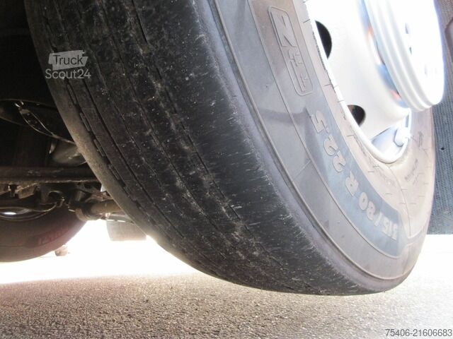 Vrachtwagen met bakwagen volvo FH 500 Koffer LBW Standklima