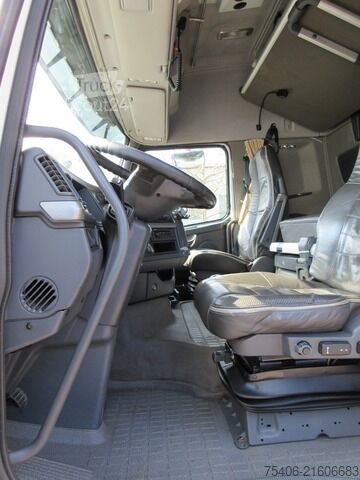 Vrachtwagen met bakwagen volvo FH 500 Koffer LBW Standklima