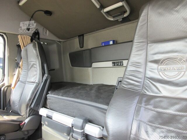 Vrachtwagen met bakwagen volvo FH 500 Koffer LBW Standklima