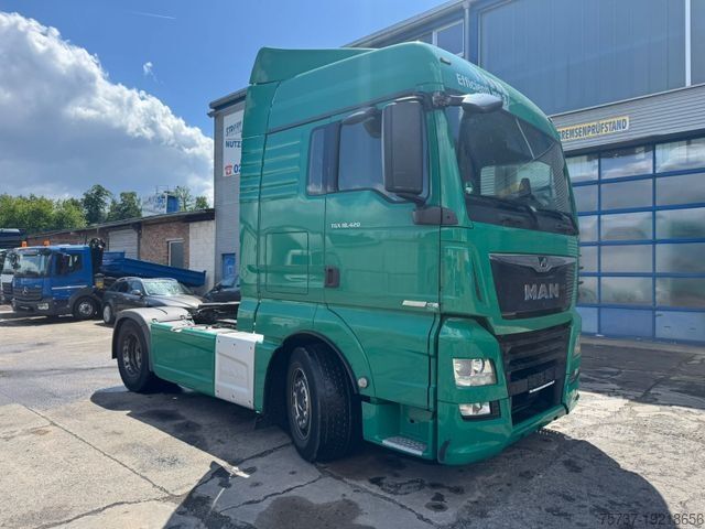 Tractor estándar MAN 18.420 LL