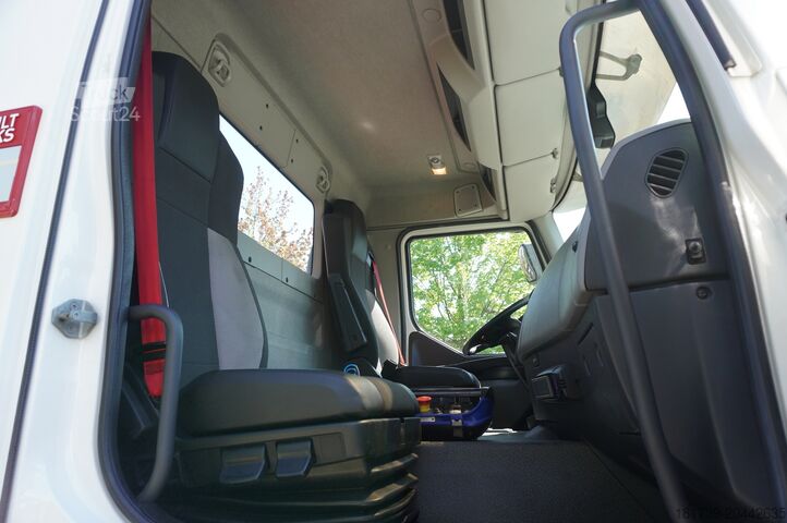 камион с плоска платформа и кран Renault C280 DTI 8 / FASSI crane 5.6T / range 8m