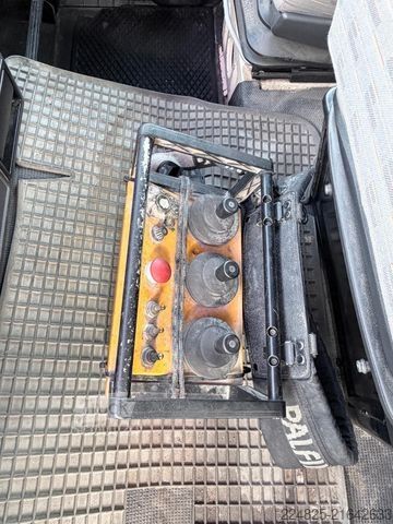 Lastbilsmonterad kran MAN 27-402 KIPPER+LANGARMKRAN PALFINGER 33000*1996*