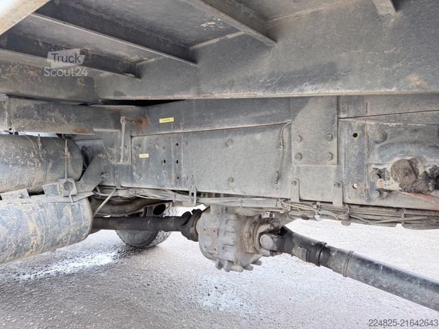 Tippbil SCANIA P124 CB 4X4 DREISEITENKIPPER*1998*EURO2*